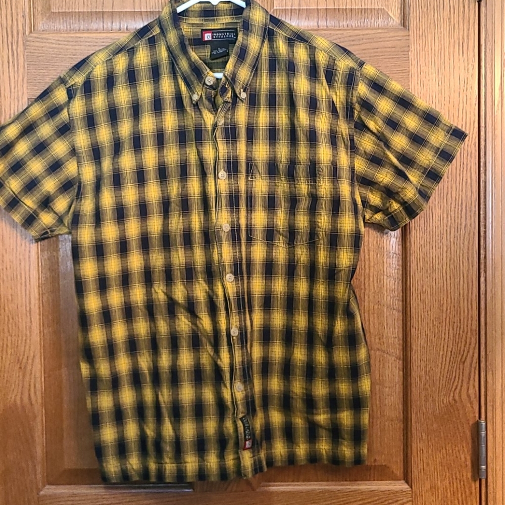 Mens button down shirt, sz L